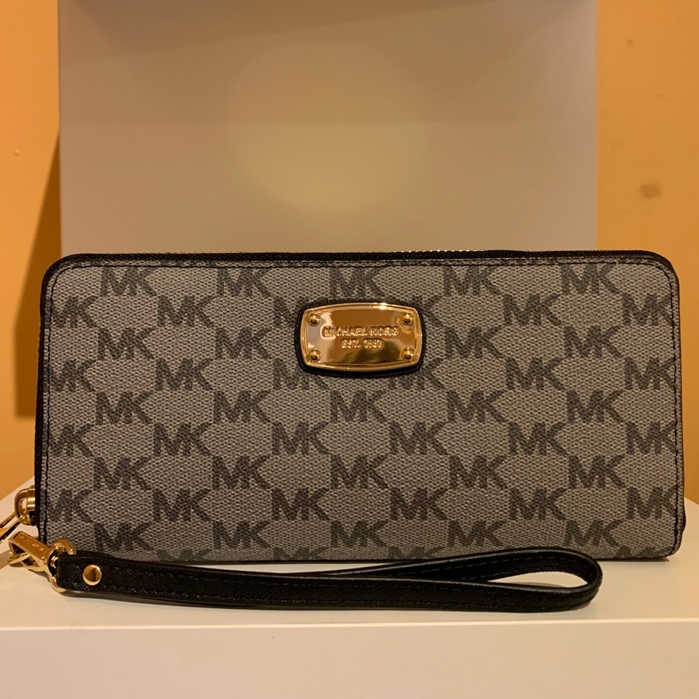 Michael Kors Wristlet/Wallet Black and Gray